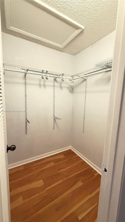 For Sale: $225,000 (2 beds, 2 baths, 1096 Square Feet)
