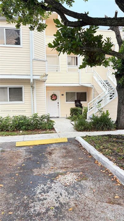 For Sale: $225,000 (2 beds, 2 baths, 1096 Square Feet)
