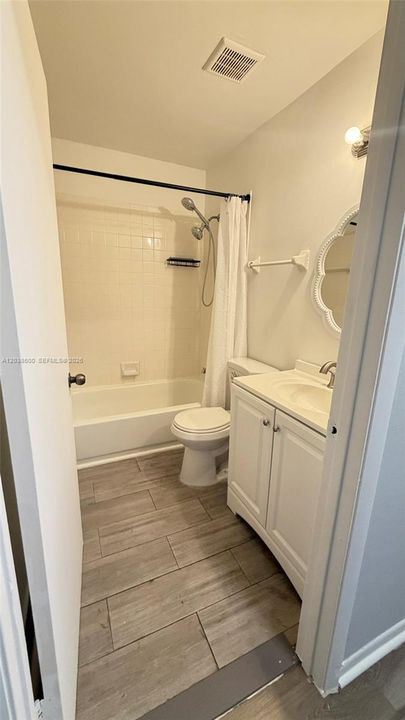 For Sale: $225,000 (2 beds, 2 baths, 1096 Square Feet)