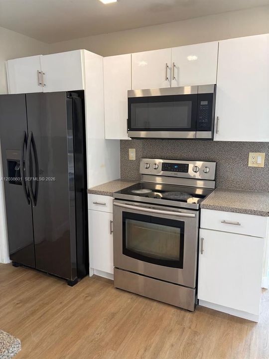 For Sale: $380,000 (3 beds, 2 baths, 836 Square Feet)