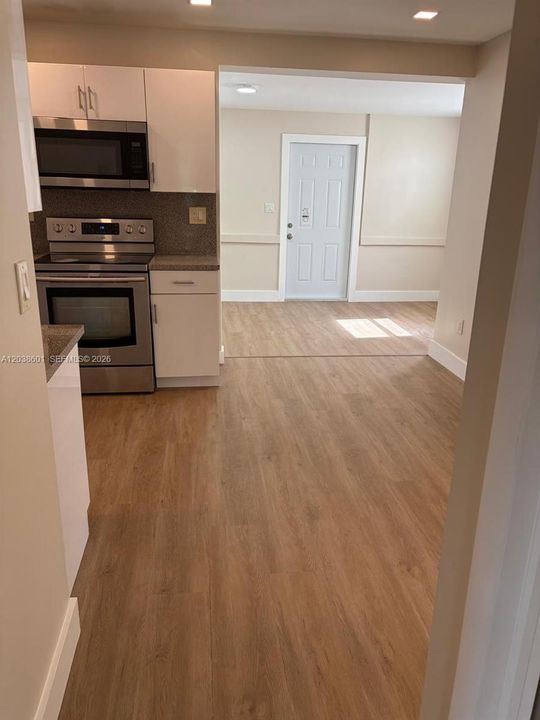 For Sale: $380,000 (3 beds, 2 baths, 836 Square Feet)