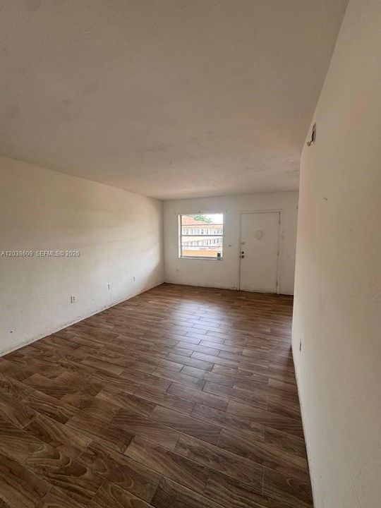 На продажу: $154,000 (1 спален, 1 ванн, 572 Квадратных фут)
