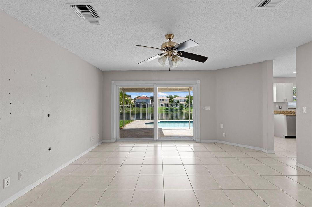 3961 Crescent Creek Place - Living