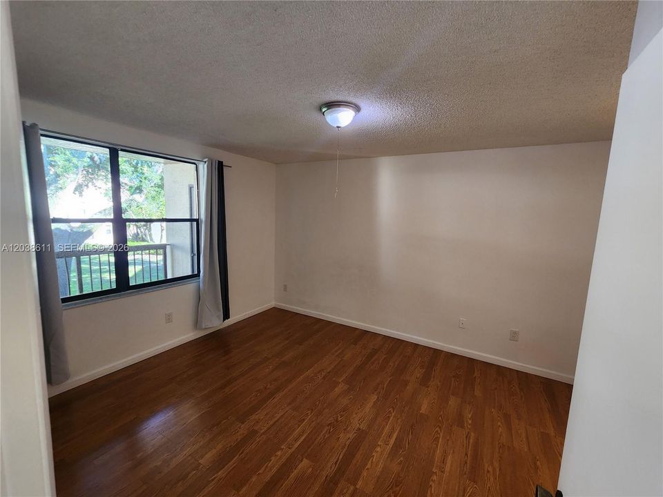 For Rent: $1,650 (1 beds, 1 baths, 620 Square Feet)
