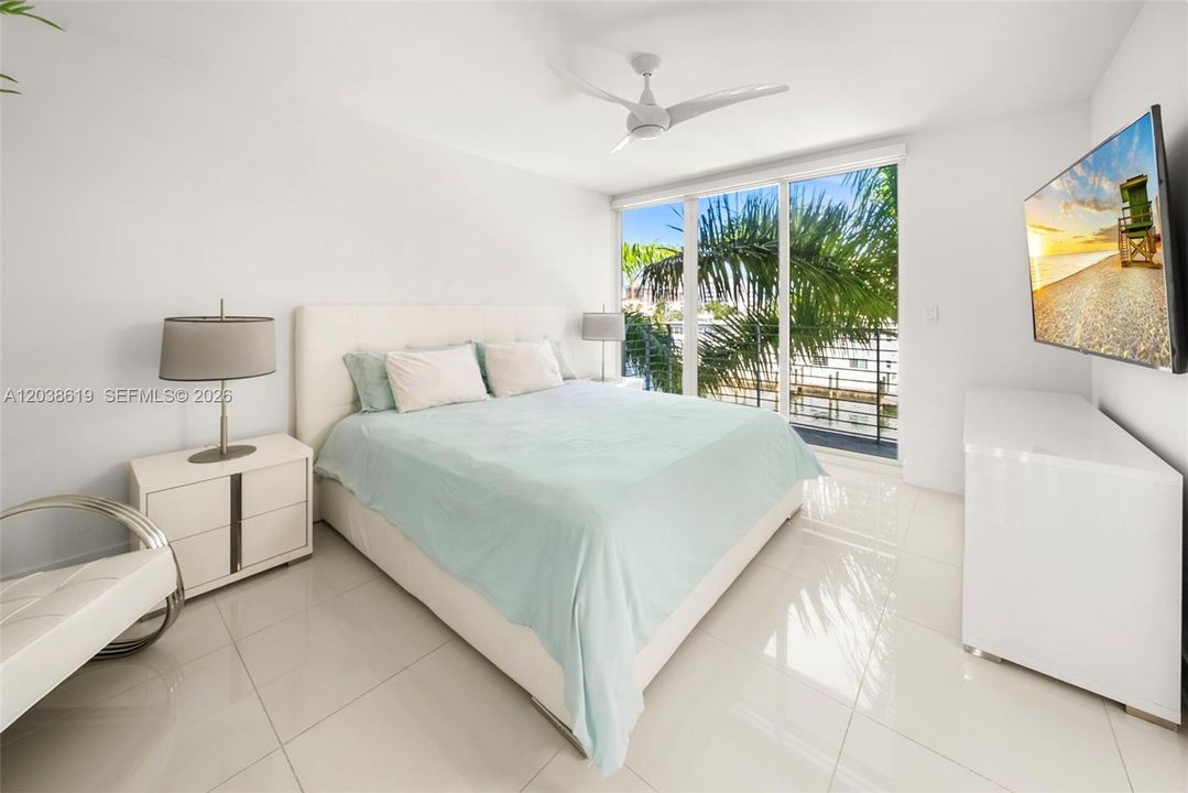 En Venta: $2,100,000 (3 camas, 3 baños, 2266 Pies cuadrados)