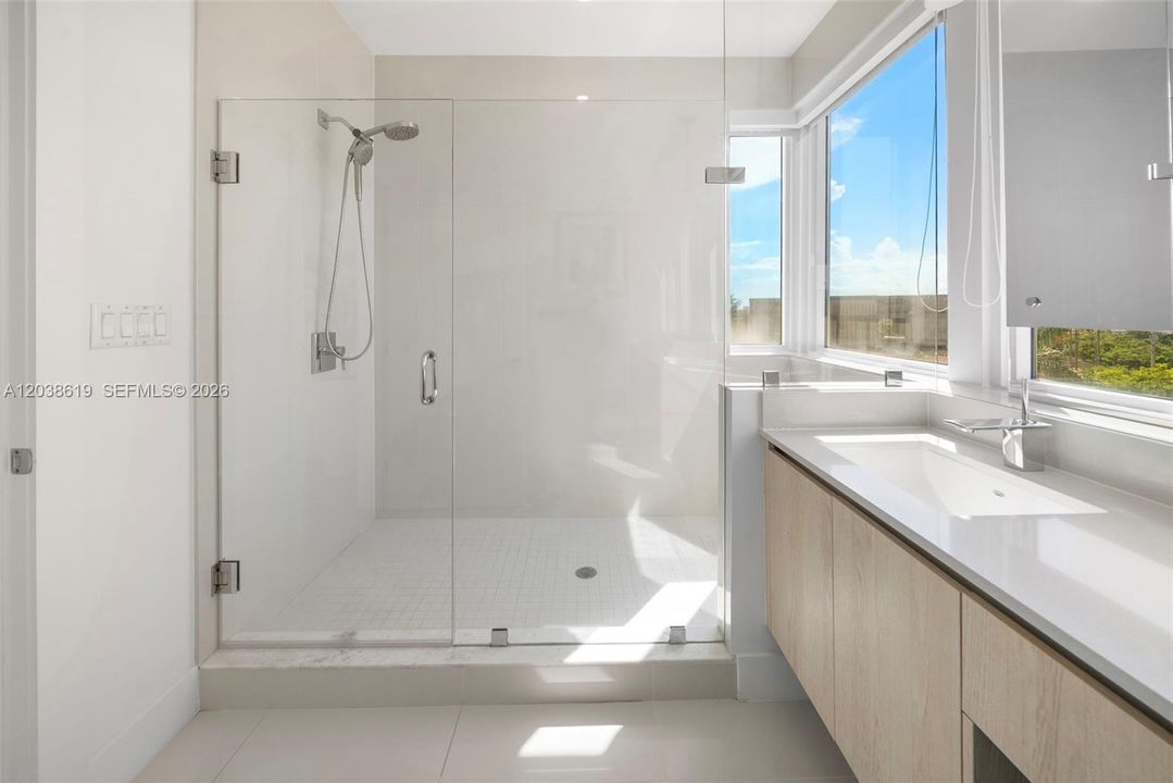En Venta: $2,100,000 (3 camas, 3 baños, 2266 Pies cuadrados)