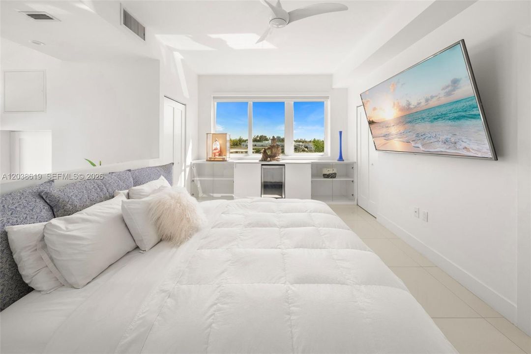 En Venta: $2,100,000 (3 camas, 3 baños, 2266 Pies cuadrados)