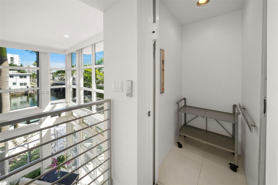 En Venta: $2,100,000 (3 camas, 3 baños, 2266 Pies cuadrados)
