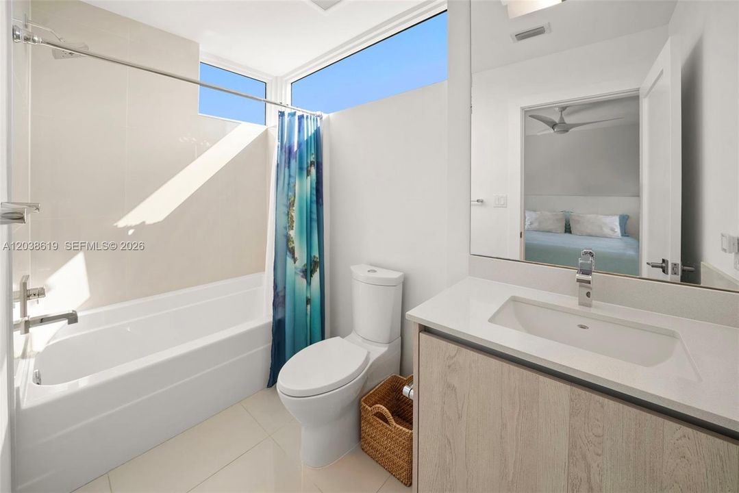 En Venta: $2,100,000 (3 camas, 3 baños, 2266 Pies cuadrados)
