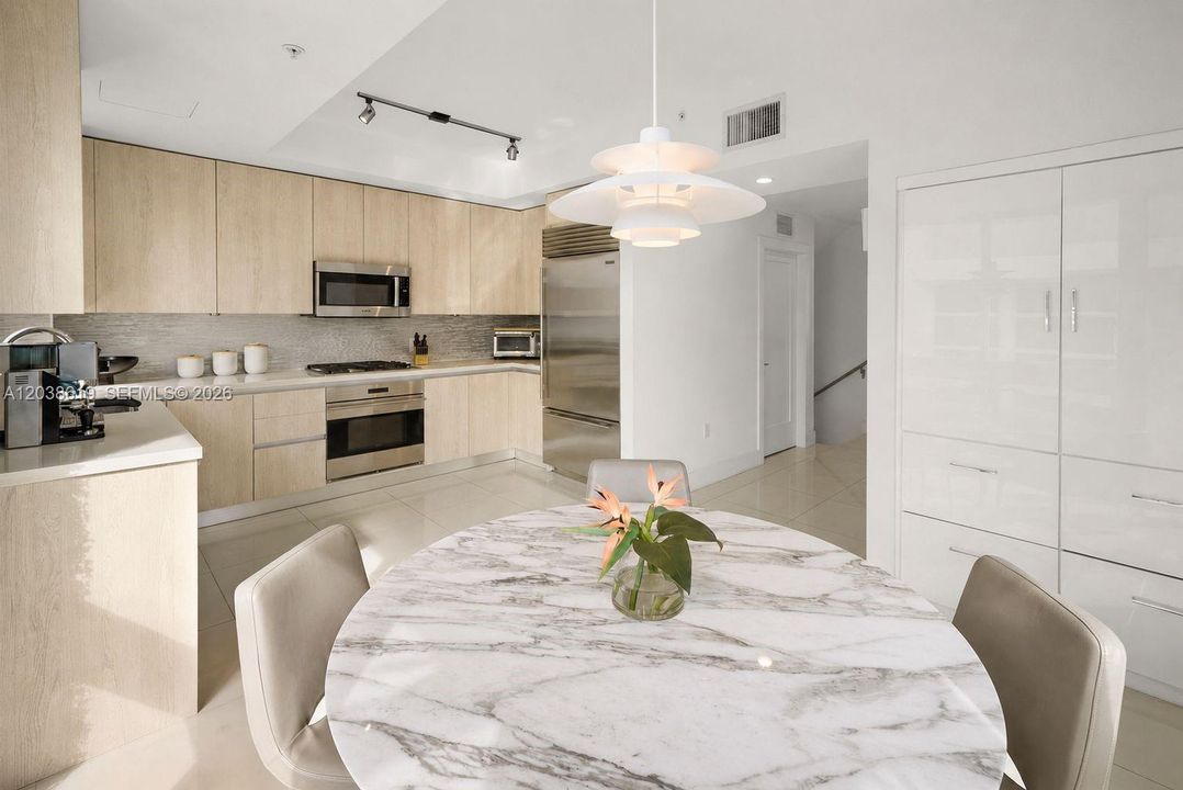 En Venta: $2,100,000 (3 camas, 3 baños, 2266 Pies cuadrados)