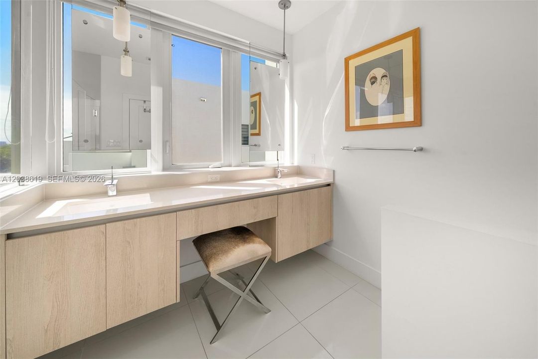 En Venta: $2,100,000 (3 camas, 3 baños, 2266 Pies cuadrados)