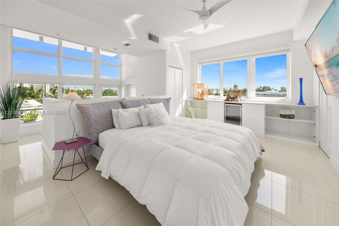 En Venta: $2,100,000 (3 camas, 3 baños, 2266 Pies cuadrados)