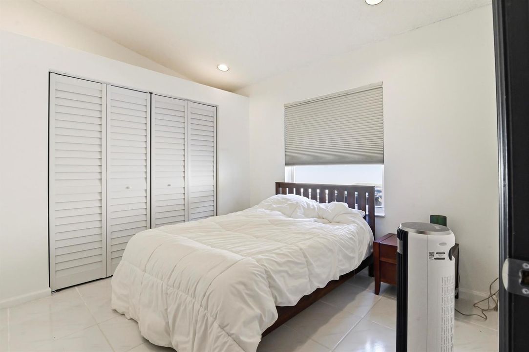 04 Bedroom 01