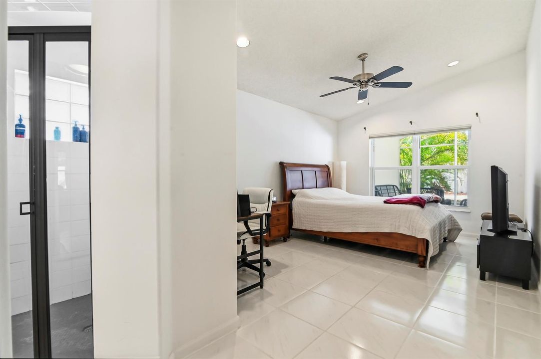 17 Bedroom 01