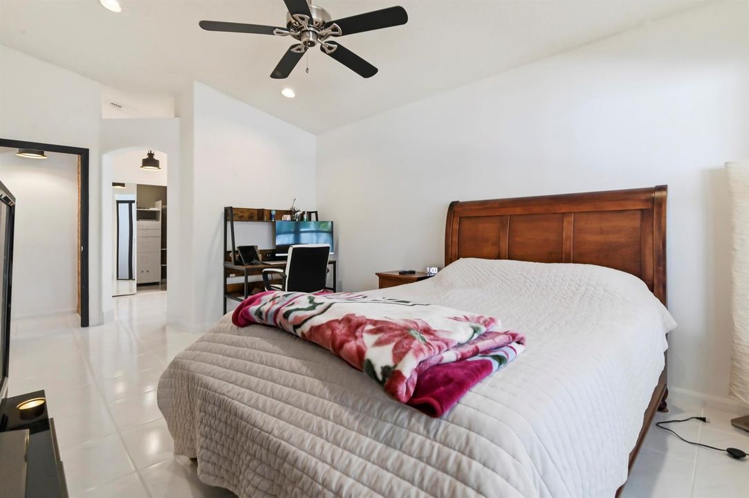19 Bedroom 03