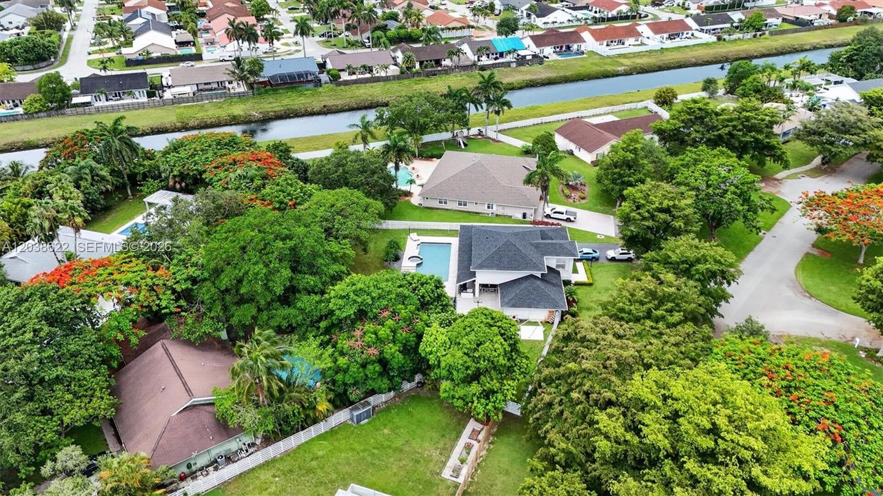 На продажу: $1,225,000 (5 спален, 3 ванн, 2930 Квадратных фут)