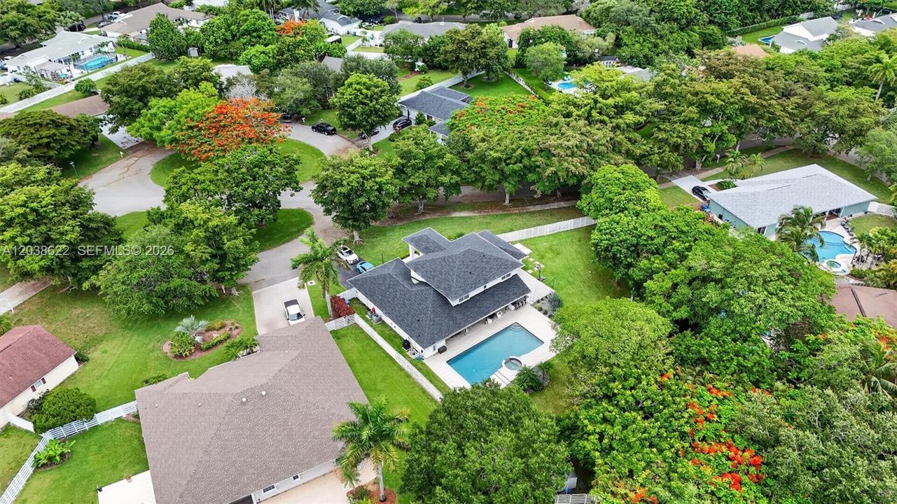 На продажу: $1,225,000 (5 спален, 3 ванн, 2930 Квадратных фут)
