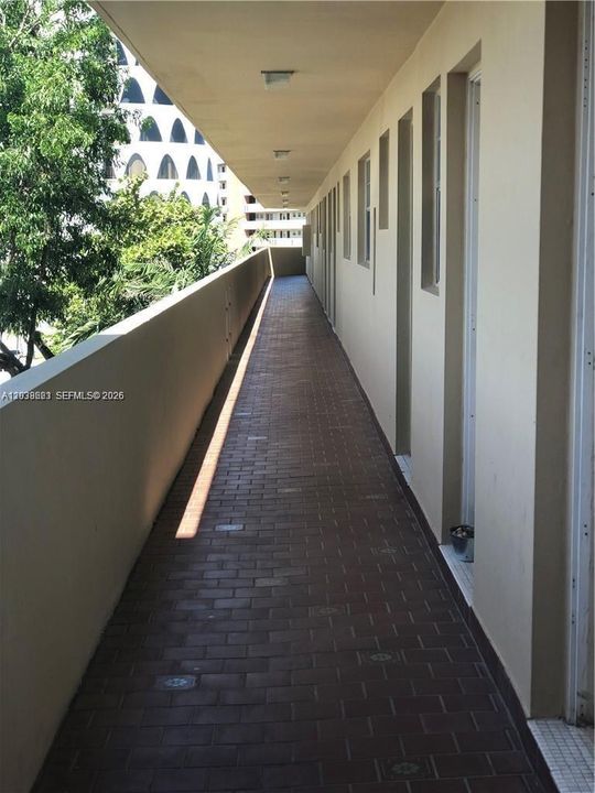 For Sale: $149,900 (1 beds, 1 baths, 1036 Square Feet)