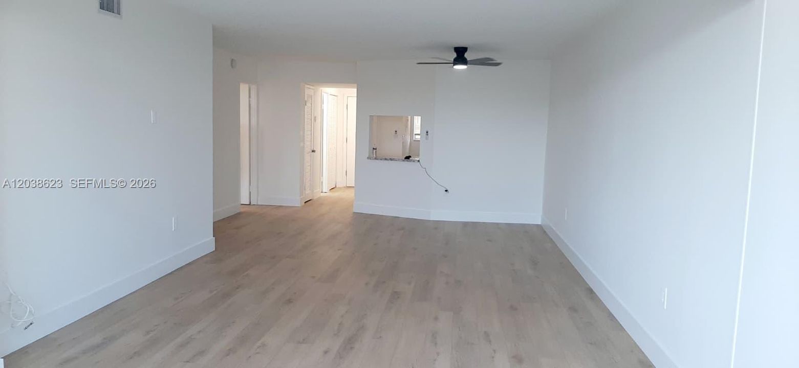 For Sale: $149,900 (1 beds, 1 baths, 1036 Square Feet)