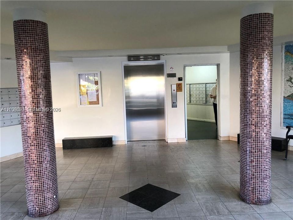 For Sale: $149,900 (1 beds, 1 baths, 1036 Square Feet)