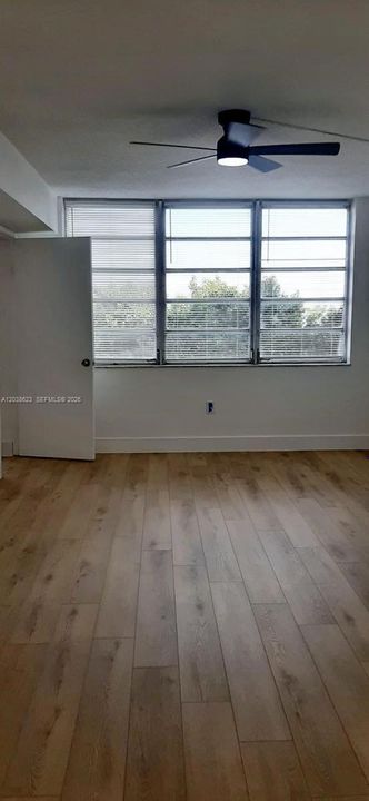 For Sale: $149,900 (1 beds, 1 baths, 1036 Square Feet)