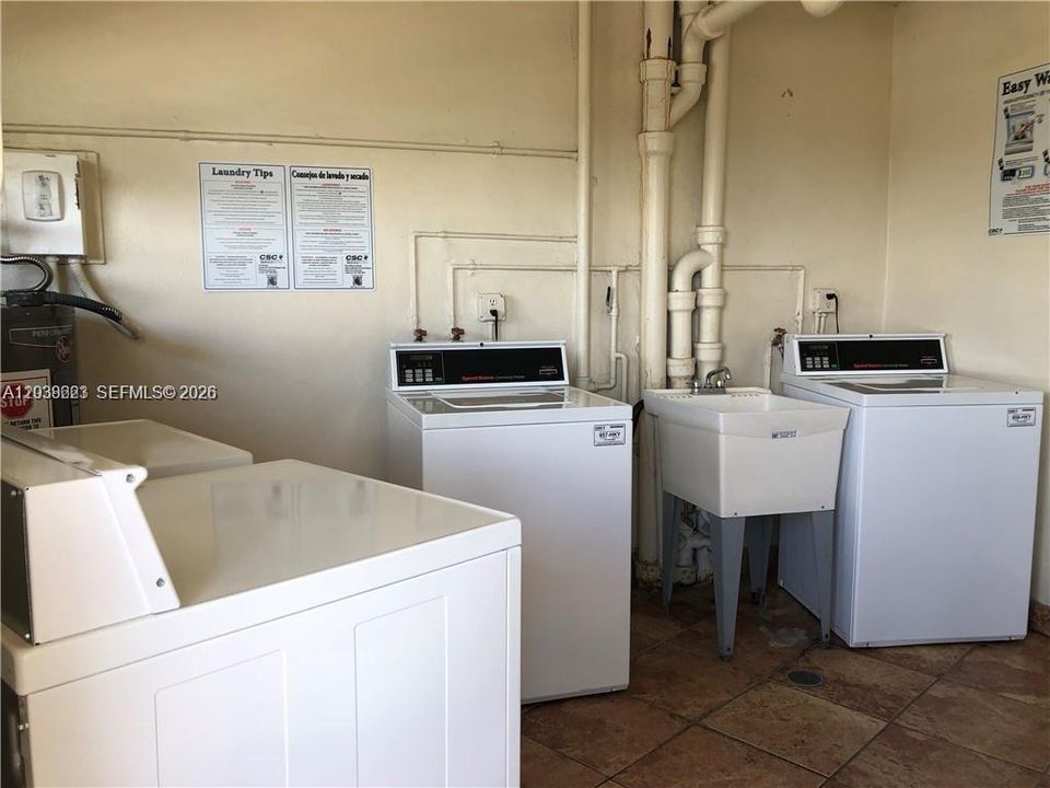For Sale: $149,900 (1 beds, 1 baths, 1036 Square Feet)