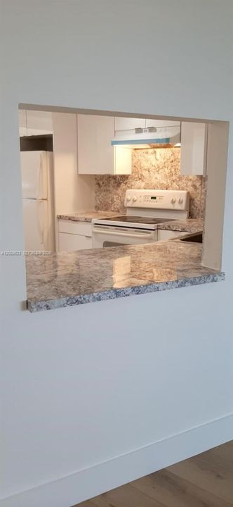 For Sale: $149,900 (1 beds, 1 baths, 1036 Square Feet)