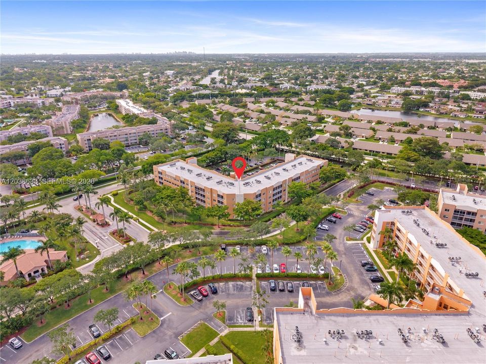 For Sale: $230,000 (2 beds, 2 baths, 1305 Square Feet)