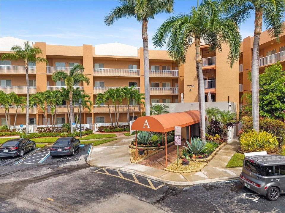 For Sale: $230,000 (2 beds, 2 baths, 1305 Square Feet)
