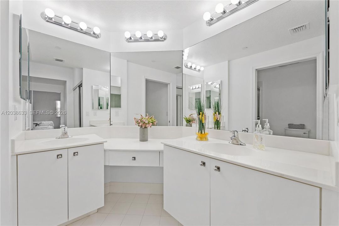For Sale: $230,000 (2 beds, 2 baths, 1305 Square Feet)