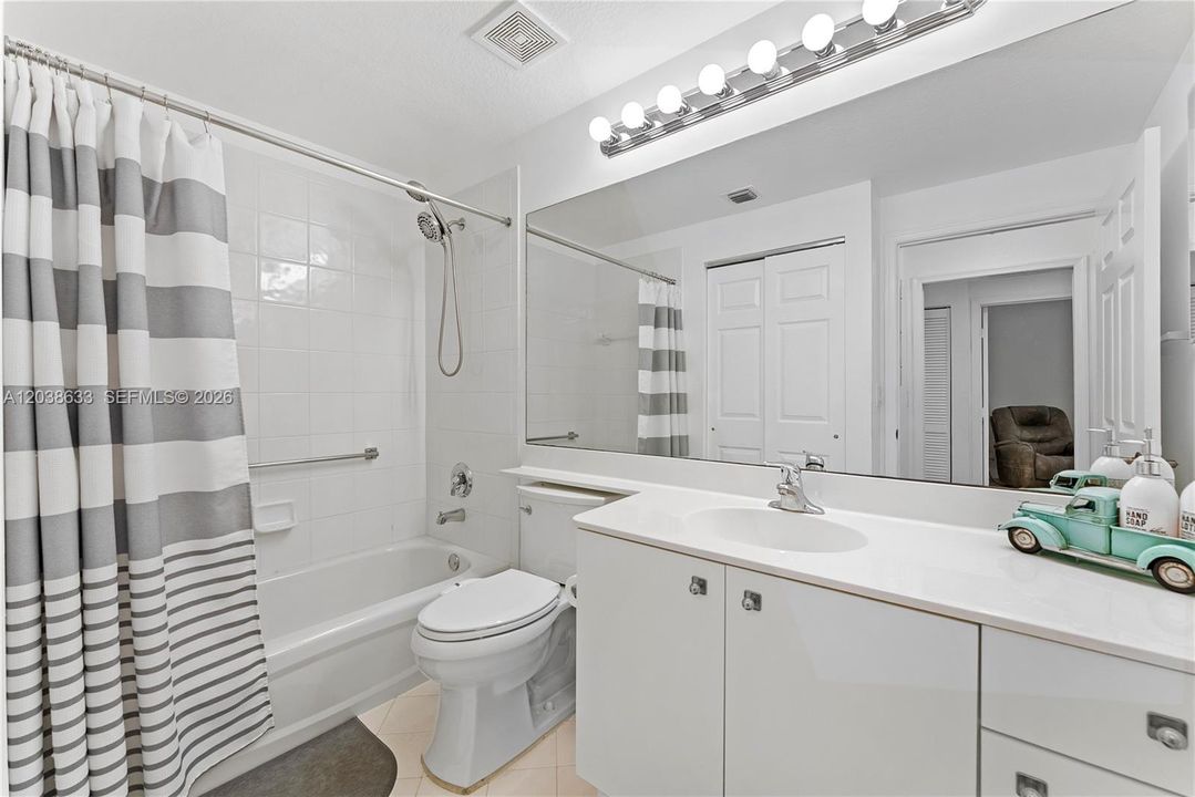 For Sale: $230,000 (2 beds, 2 baths, 1305 Square Feet)
