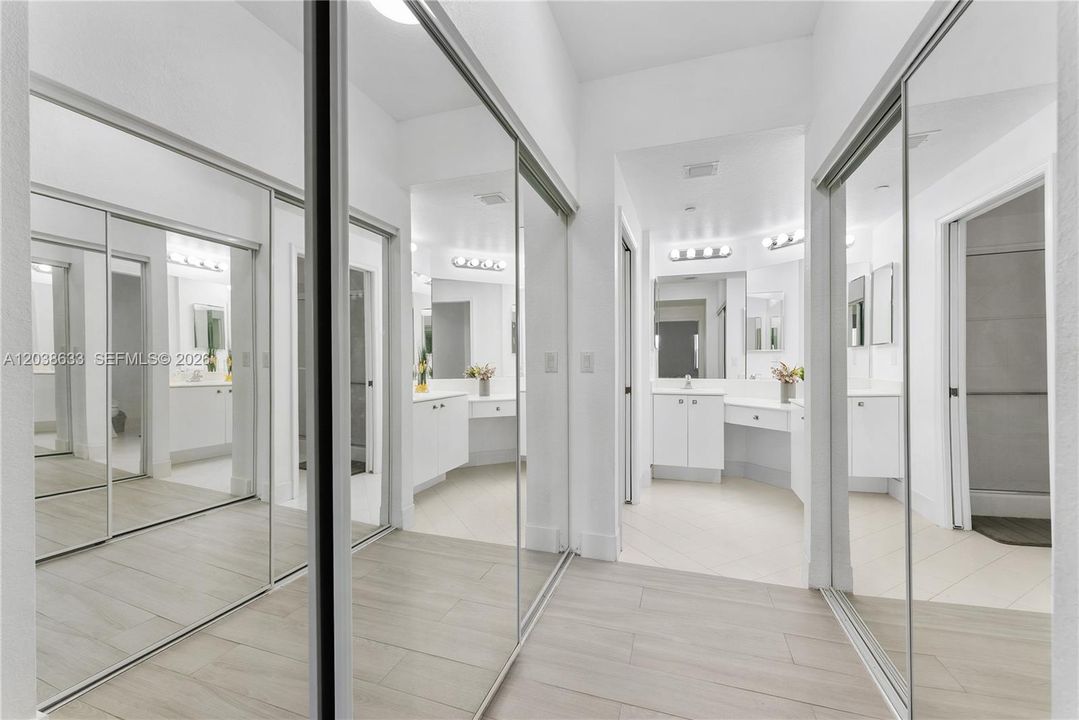 For Sale: $230,000 (2 beds, 2 baths, 1305 Square Feet)