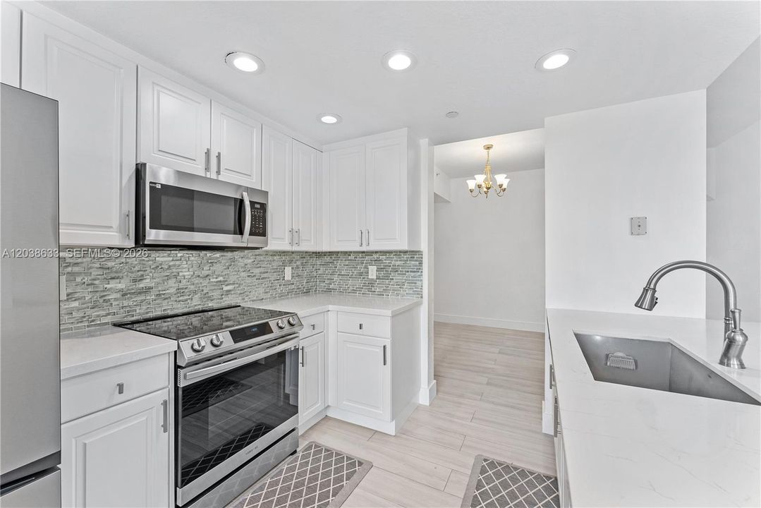 For Sale: $230,000 (2 beds, 2 baths, 1305 Square Feet)