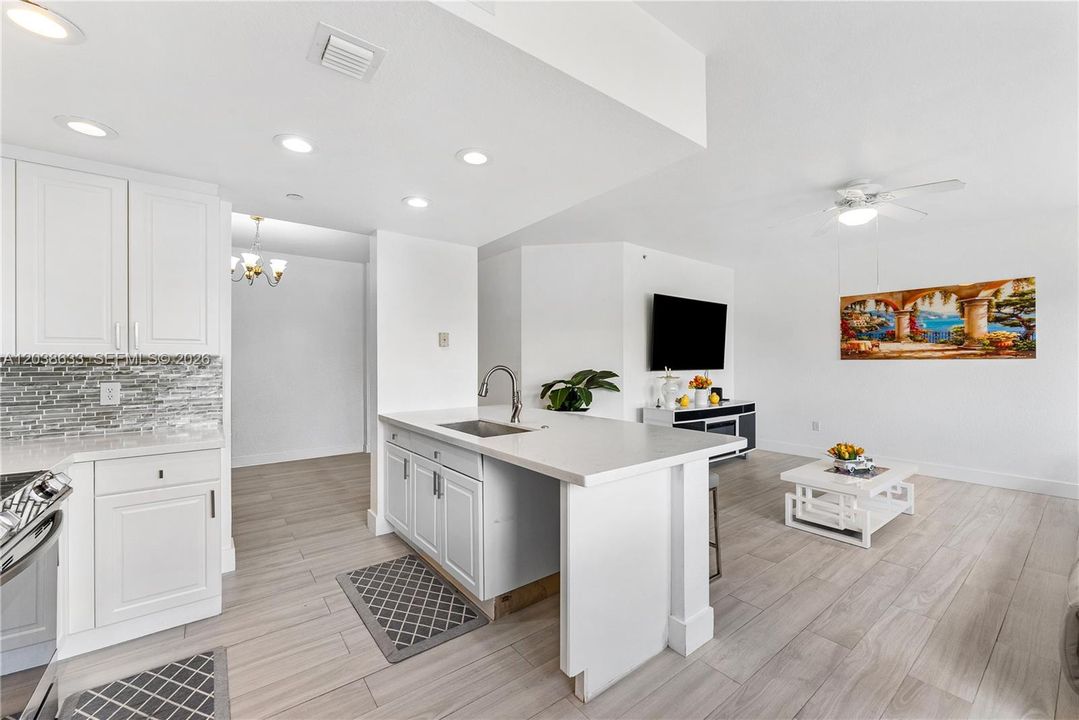 For Sale: $230,000 (2 beds, 2 baths, 1305 Square Feet)