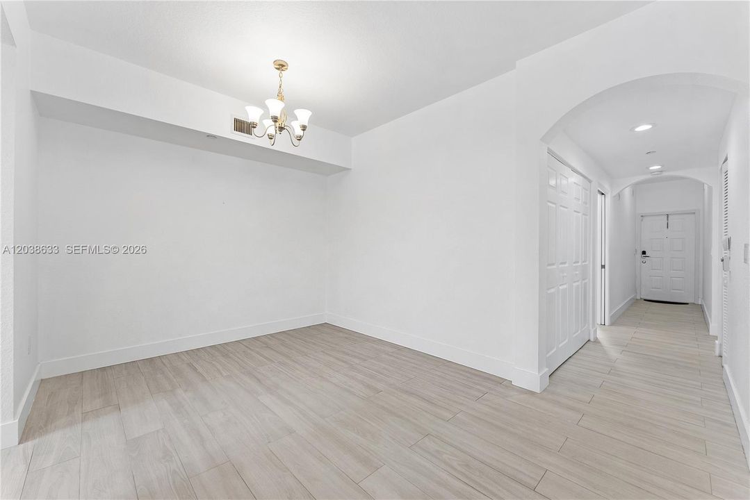 For Sale: $230,000 (2 beds, 2 baths, 1305 Square Feet)