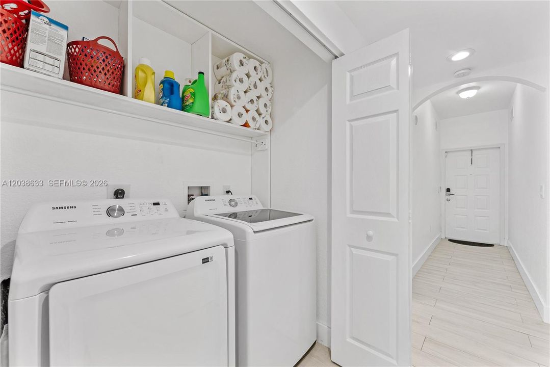 For Sale: $230,000 (2 beds, 2 baths, 1305 Square Feet)