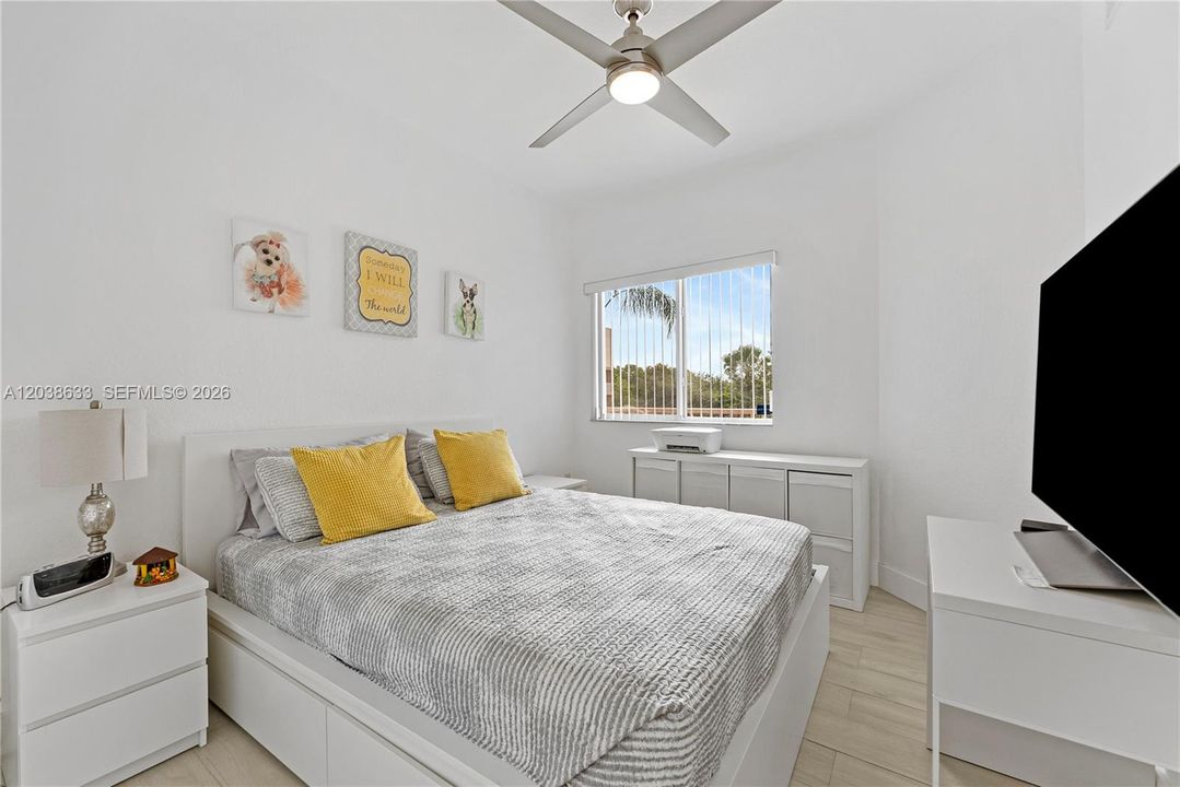 For Sale: $230,000 (2 beds, 2 baths, 1305 Square Feet)
