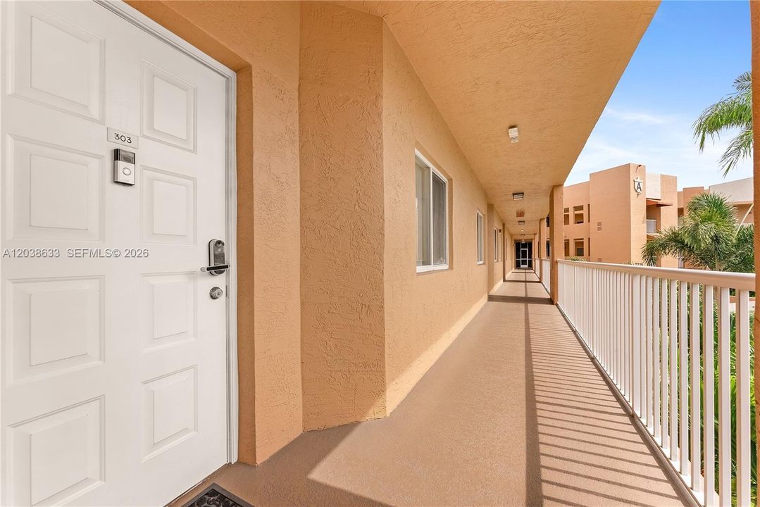 For Sale: $230,000 (2 beds, 2 baths, 1305 Square Feet)