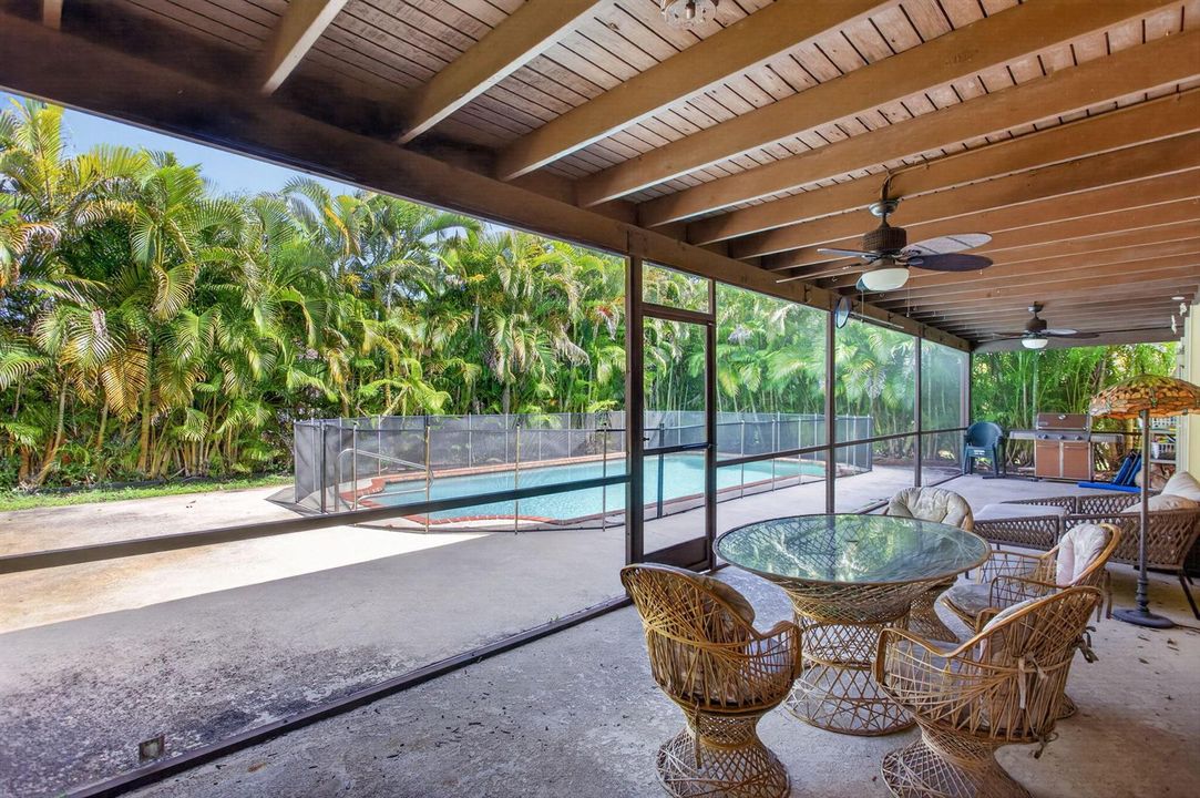 Screen enclosed patio