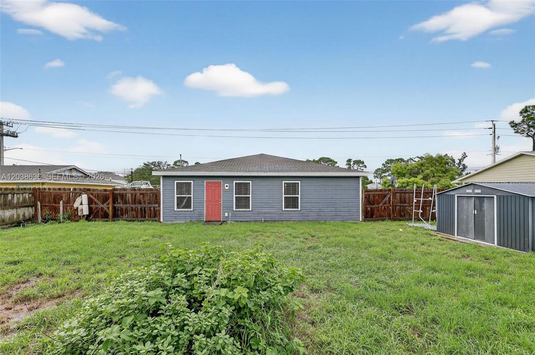 For Sale: $345,000 (3 beds, 2 baths, 1236 Square Feet)