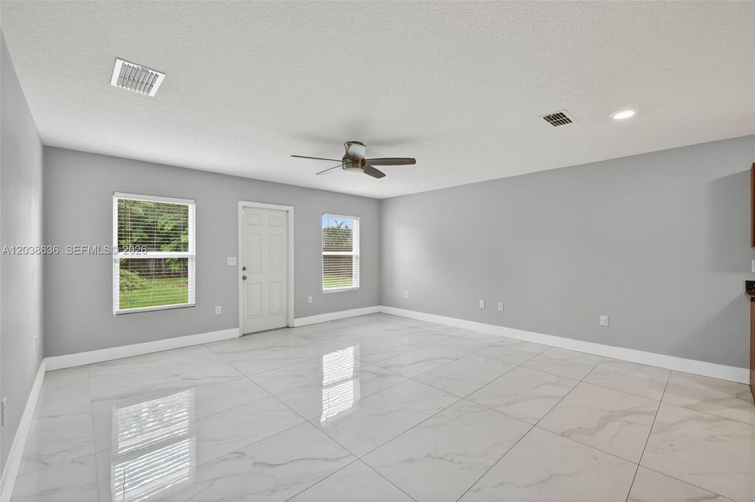 For Sale: $345,000 (3 beds, 2 baths, 1236 Square Feet)