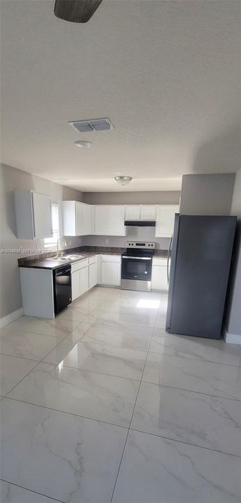 For Sale: $345,000 (3 beds, 2 baths, 1236 Square Feet)
