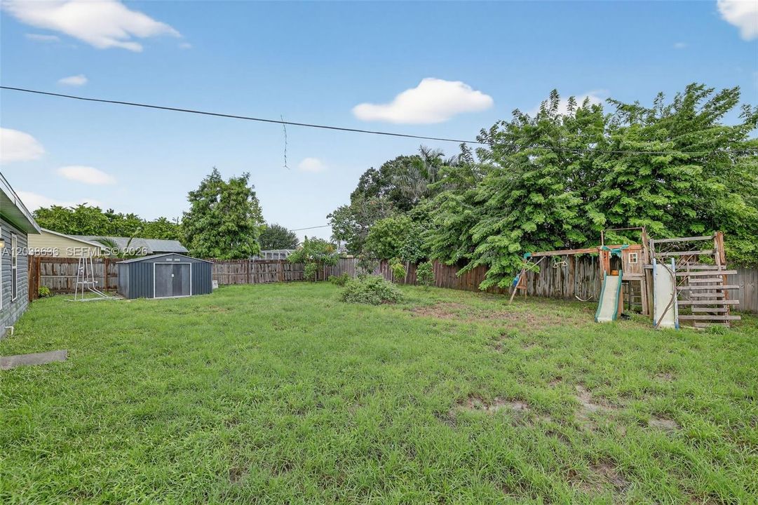 For Sale: $345,000 (3 beds, 2 baths, 1236 Square Feet)