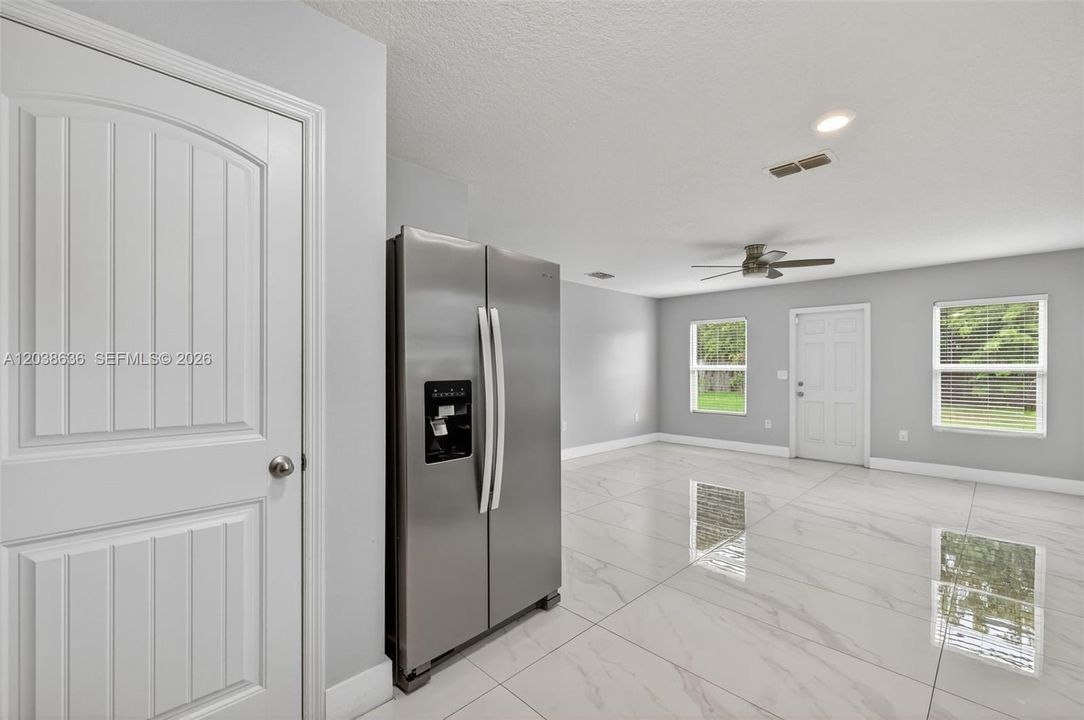 For Sale: $345,000 (3 beds, 2 baths, 1236 Square Feet)