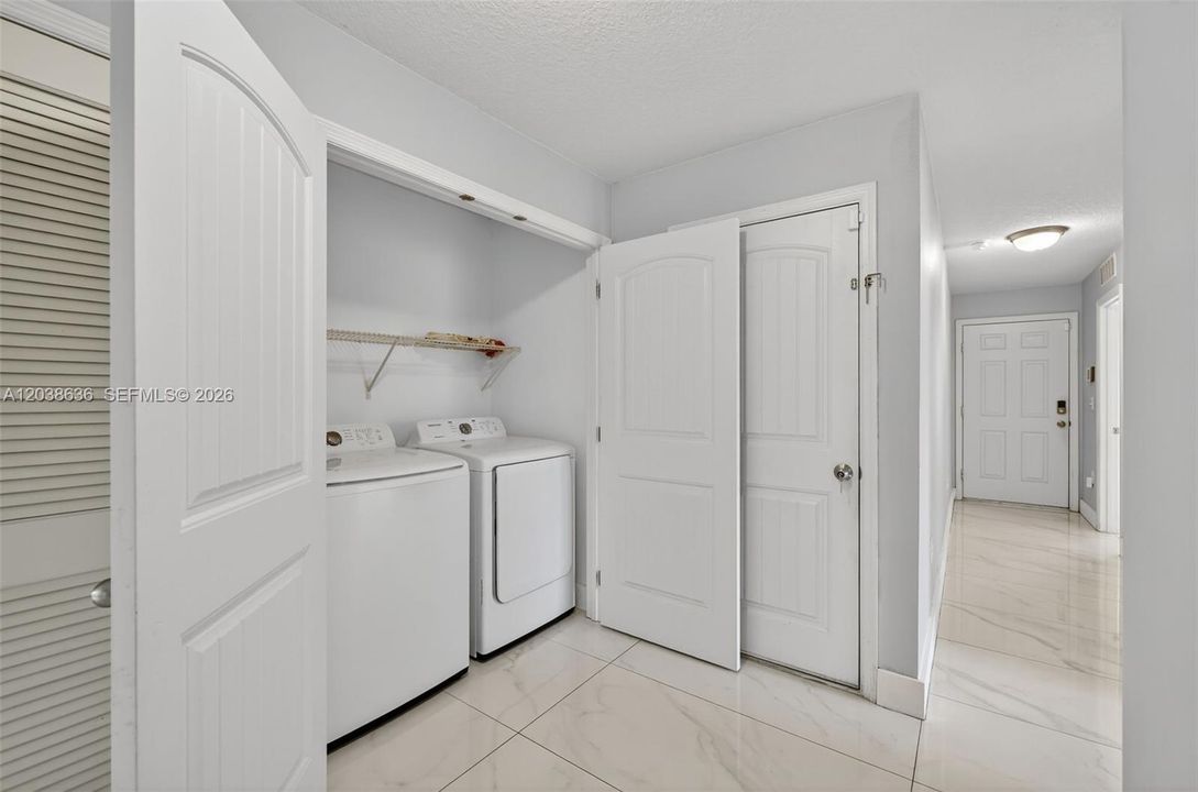 For Sale: $345,000 (3 beds, 2 baths, 1236 Square Feet)