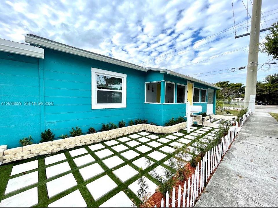 For Sale: $579,000 (0 beds, 0 baths, 1814 Square Feet)