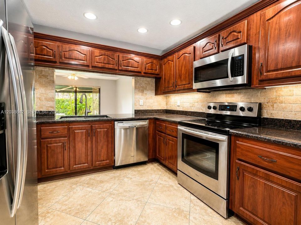 For Rent: $2,900 (3 beds, 2 baths, 1811 Square Feet)