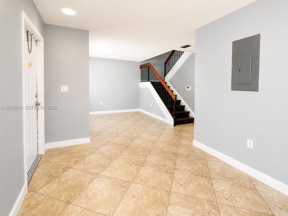 For Rent: $2,900 (3 beds, 2 baths, 1811 Square Feet)