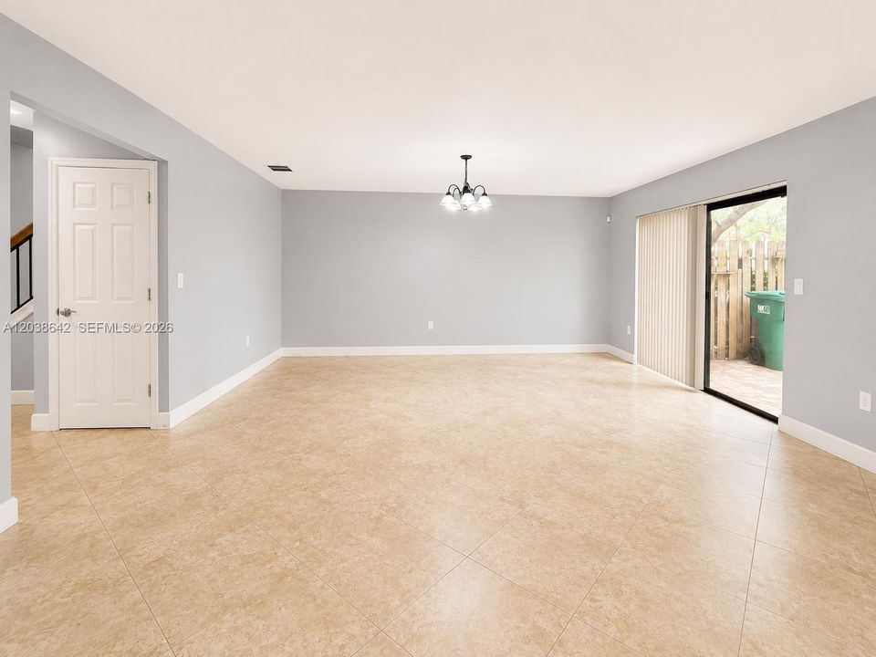 For Rent: $2,900 (3 beds, 2 baths, 1811 Square Feet)