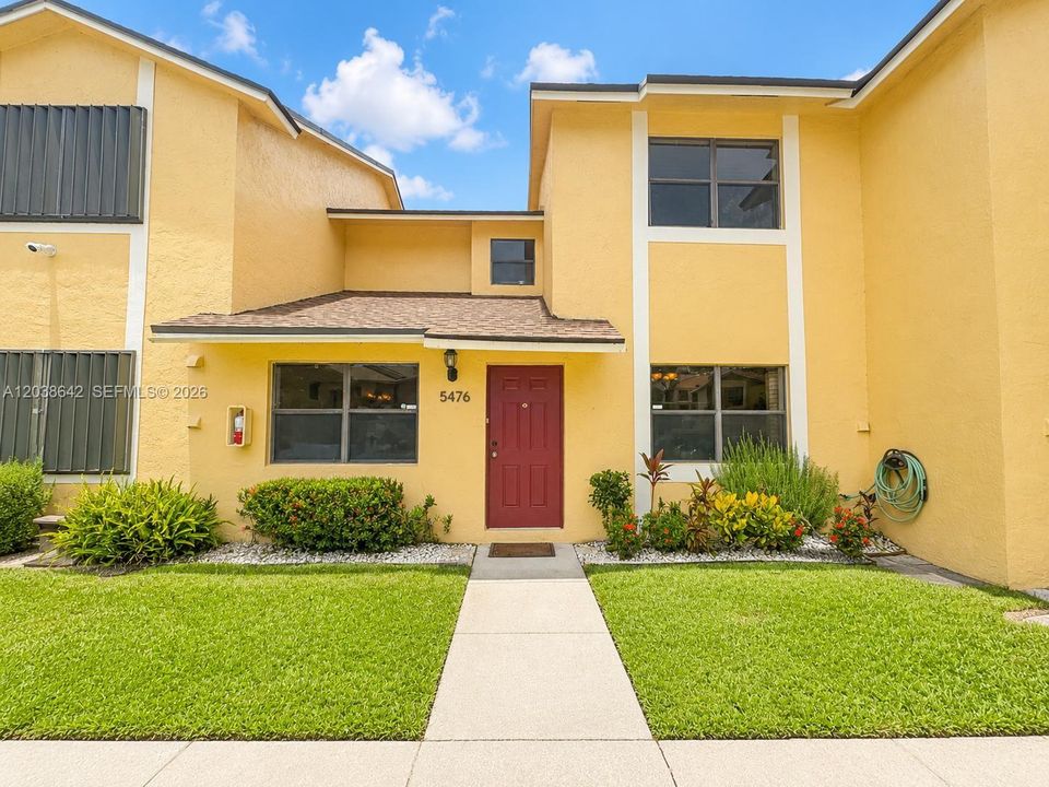 For Rent: $2,900 (3 beds, 2 baths, 1811 Square Feet)